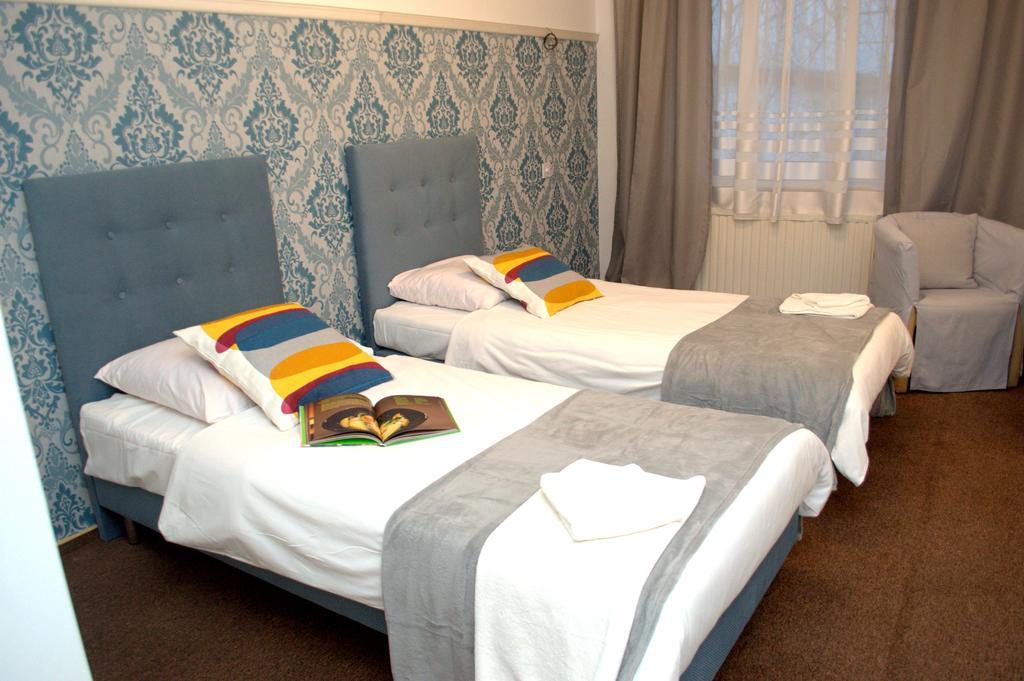 Acwador Hotell Pleszew Exteriör bild